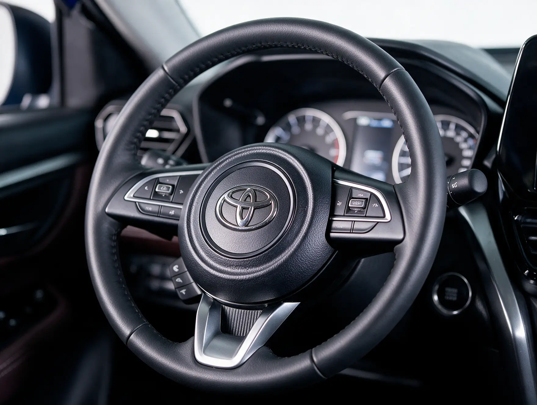 Toyota Urban Cruiser — Steering and controls