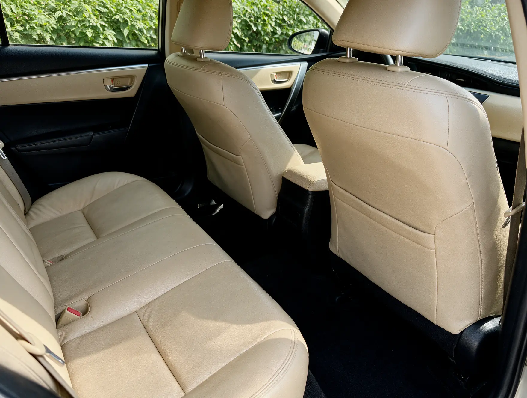 Toyota Corolla — Rear cabin